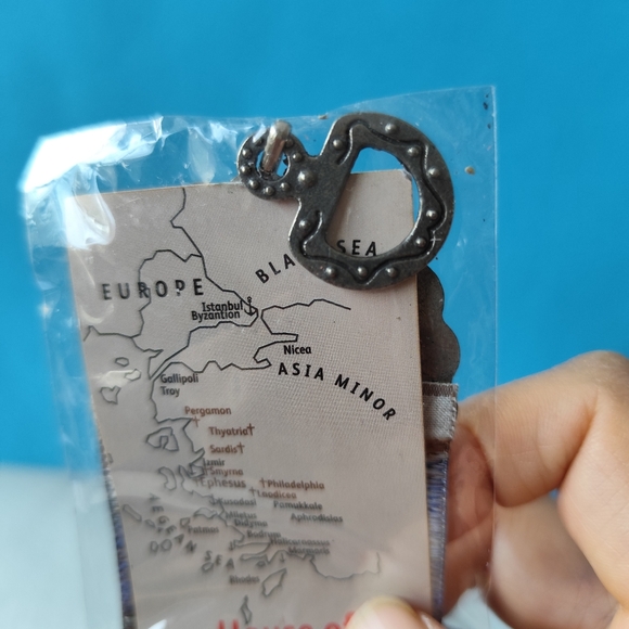 Tapestry Madonna & Child Wall Hanging - Picture 5 of 6